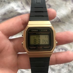 Vintage Casio watch color black and gold